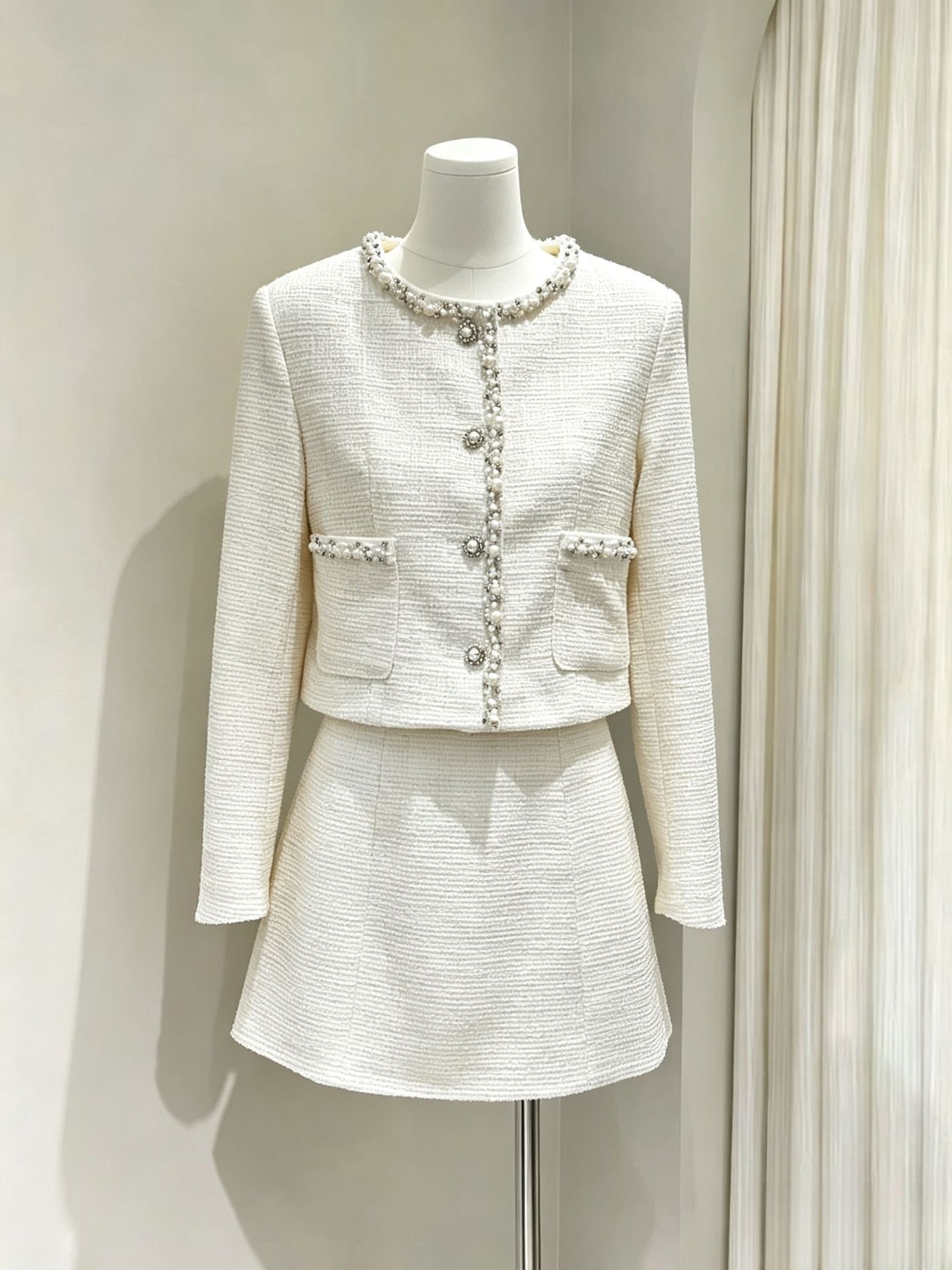 Conjunto de Jaqueta e Vestido  - Jackets avaliação e preço